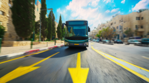 Autobús del transporte público en Malta circulando por una ciudad de la isla